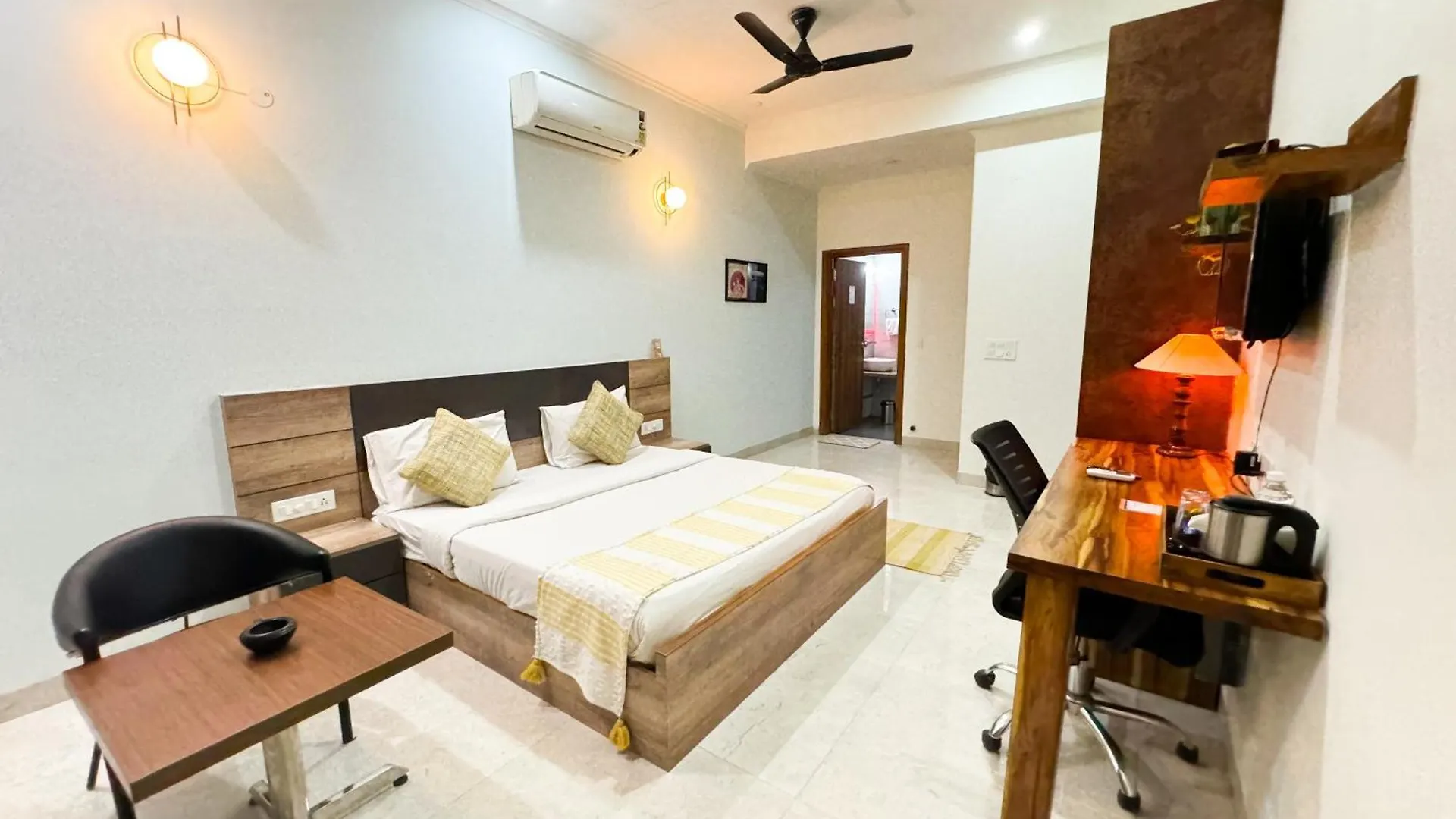 Haven Hotel & Corporate Suites, Sector 31, גורגאון